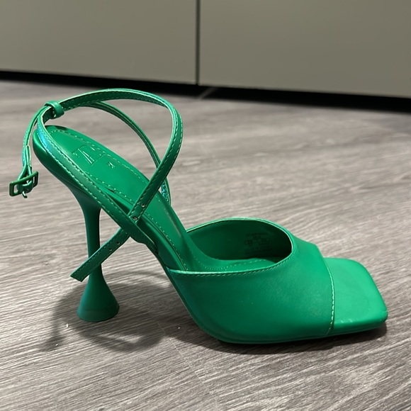 Gaura Cross over Strap Heel in Light Green